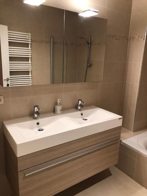 Vakantie Appartement Allure, Met Zuidgericht Tuintje Oostende Dış mekan fotoğraf